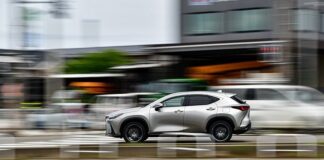 Ile waży Lexus RX 350?